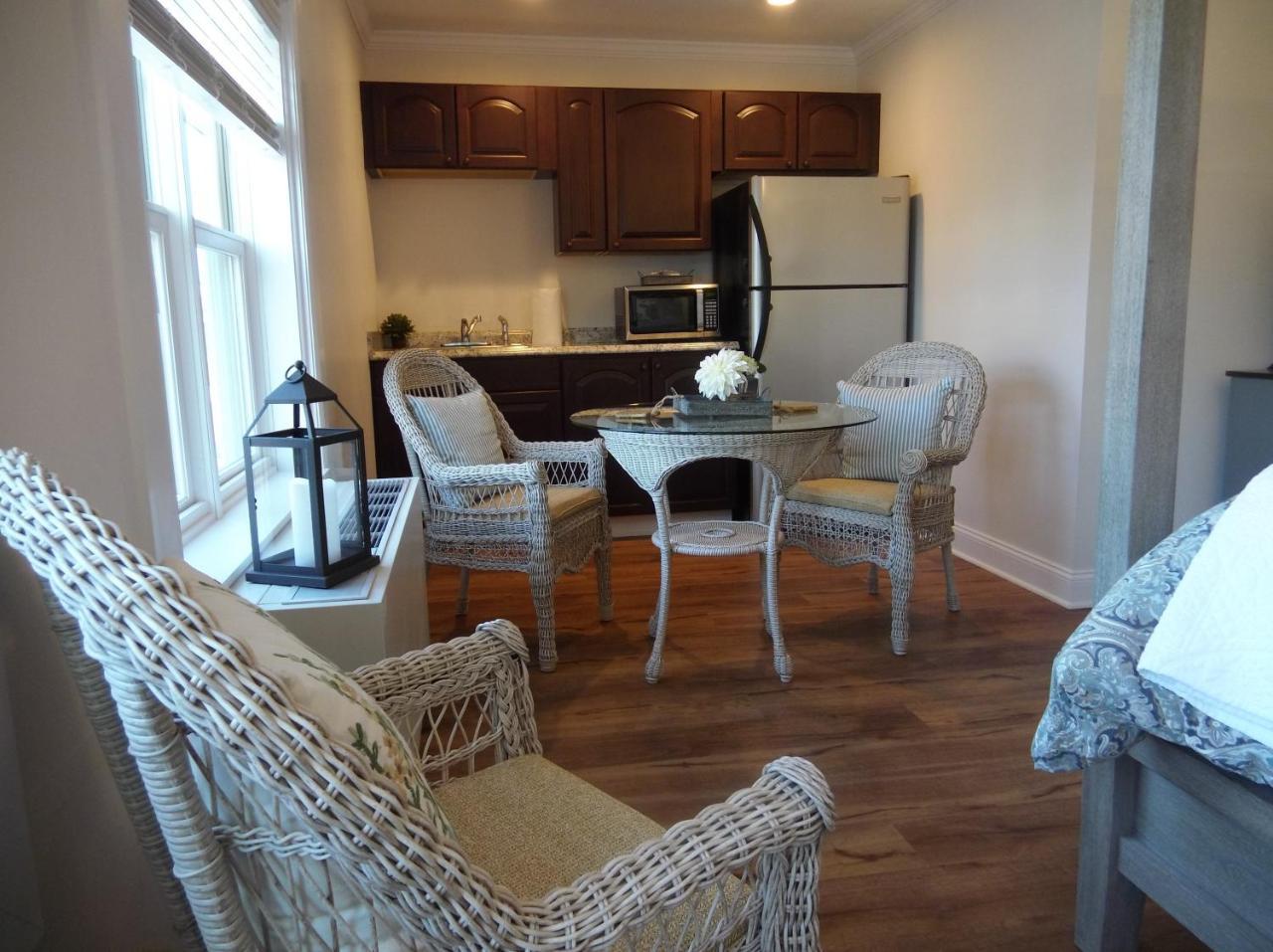 Harbor House Inn Sackets Harbor Экстерьер фото