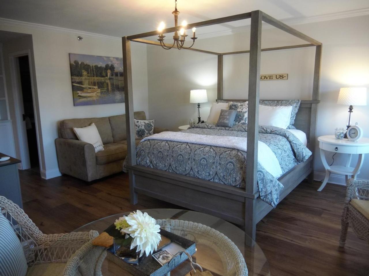 Harbor House Inn Sackets Harbor Экстерьер фото