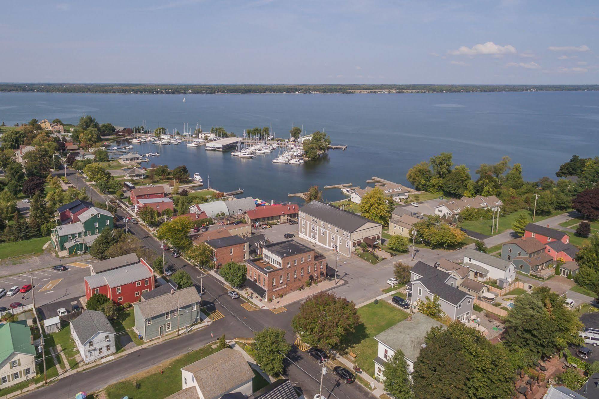 Harbor House Inn Sackets Harbor Экстерьер фото