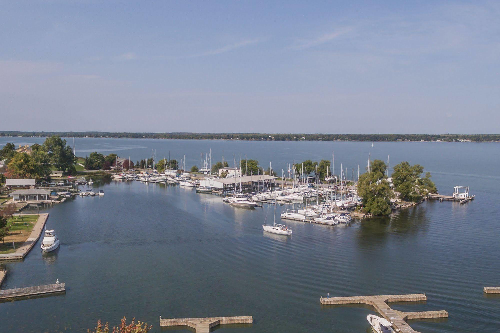 Harbor House Inn Sackets Harbor Экстерьер фото